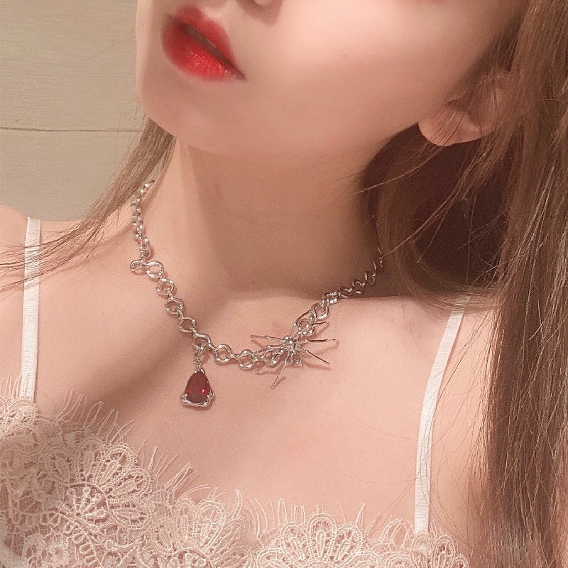 Vòng cổ mặt hình nhện đính đá ruby phong cách retro thời trang