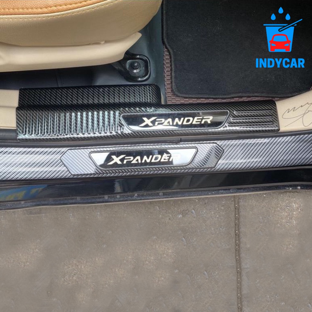 Ốp bậc chân cho xe MITSUBISHI XPANDER chất liệu CACBON, chống trơn trượt trầy xước bậc lên xuống xe – INDY CAR