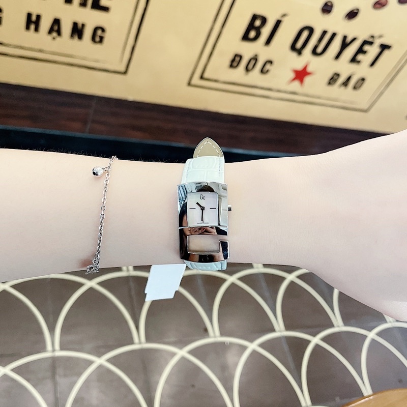 Đồng hồ nữ Guess