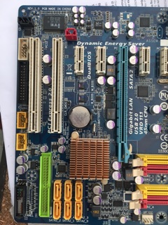 Main gigabyte ep43-Ud3l hổ trợ đr2 max 8G
