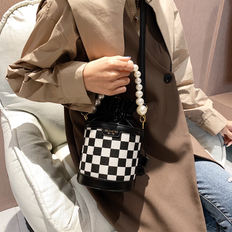 Túi đeo chéo IELGY họa tiết kẻ ô đính hạt ngọc trai cỡ nhỏ