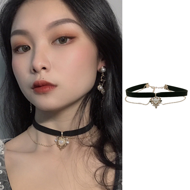 Vòng Cổ Choker Dây Nhung Đen Mặt Trái Tim Thời Trang