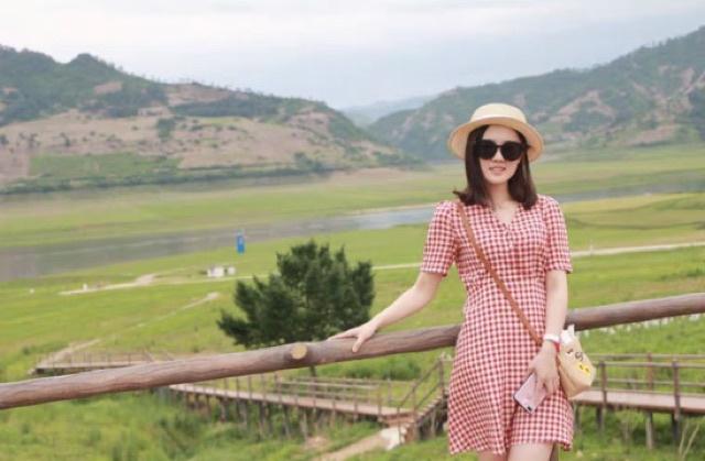 ❤️ Đầm caro cột eo cổ V đính hàng nút ❤️ | BigBuy360 - bigbuy360.vn