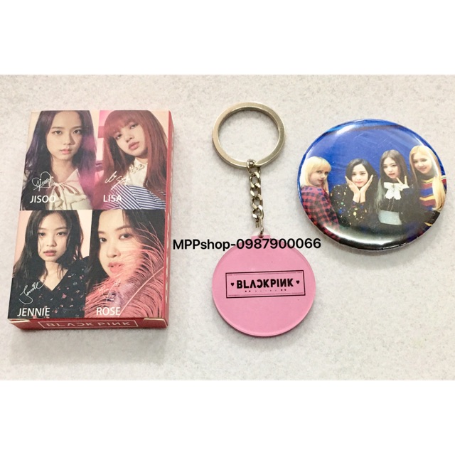 Combo 1 bộ lomo card gồm 30 ảnh khác nhau , 1 móc mica , 1 huy hiệu BLACKPINK