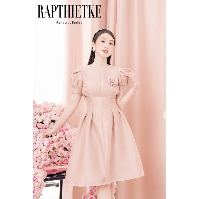 RẬP - Đầm Cổ Tròn Cài Hoa Ôm Eo Tay Xếp - ANNI 16