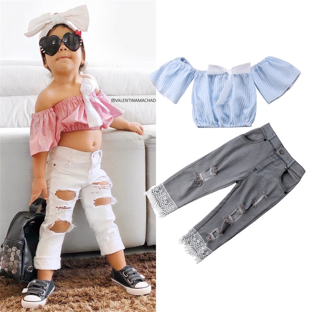 Set áo trễ vai kẻ sọc + quần jeans rách thời trang cho bé gái