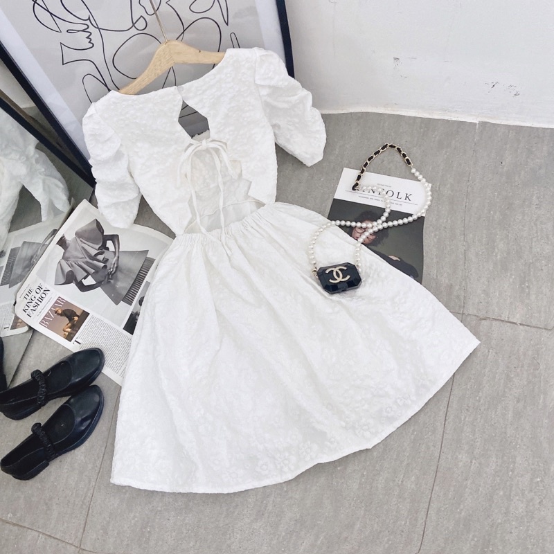 ĐẦM GẤM XỐP CỔ VUÔNG GỢN SÓNG KHOÉT LƯNG