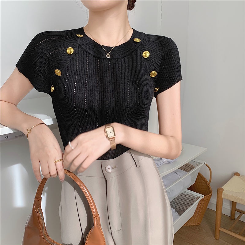 Áo Thun Ngắn Tay Cổ Tròn Phối Nút Kim Loại Xinh Xắn Dành Cho Nữ