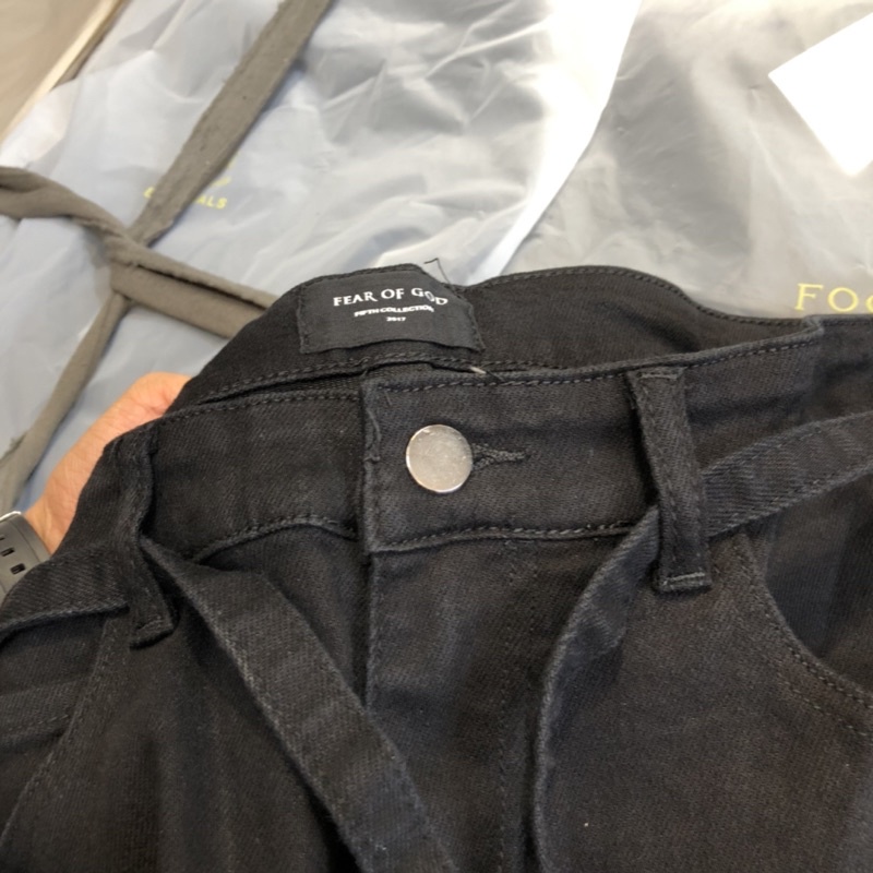 Quần jeans Fear Of God cúc bấm, vải cotton cao cấp phom đẹp