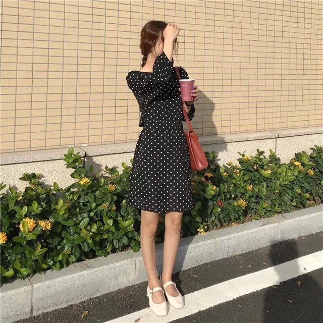 Đầm bi tay dài nơ lưng