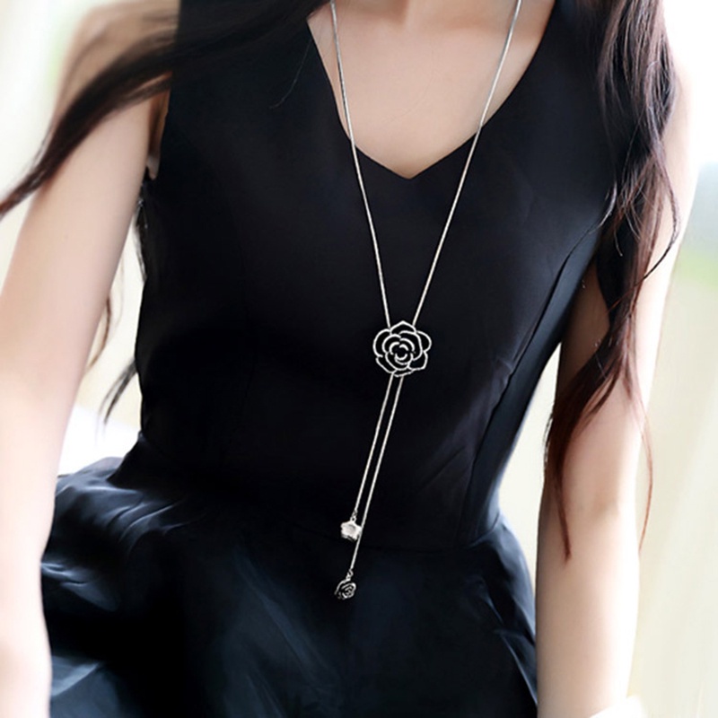 Vòng cổ Mặt Hình Hoa Hồng Đen Phối Tua Rua Thời Trang Cho Nữ