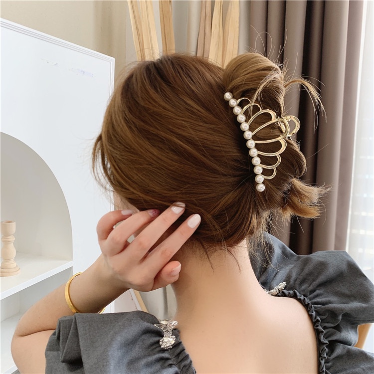 Kẹp tóc kim loại hình vương miện đính ngọc trai giả