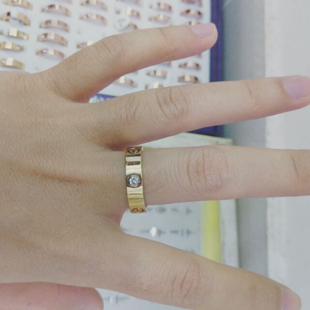 Nhẫn titan Cartier mạ vàng