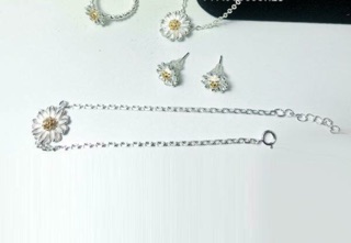 Dây chuyền mặt hoa cúc