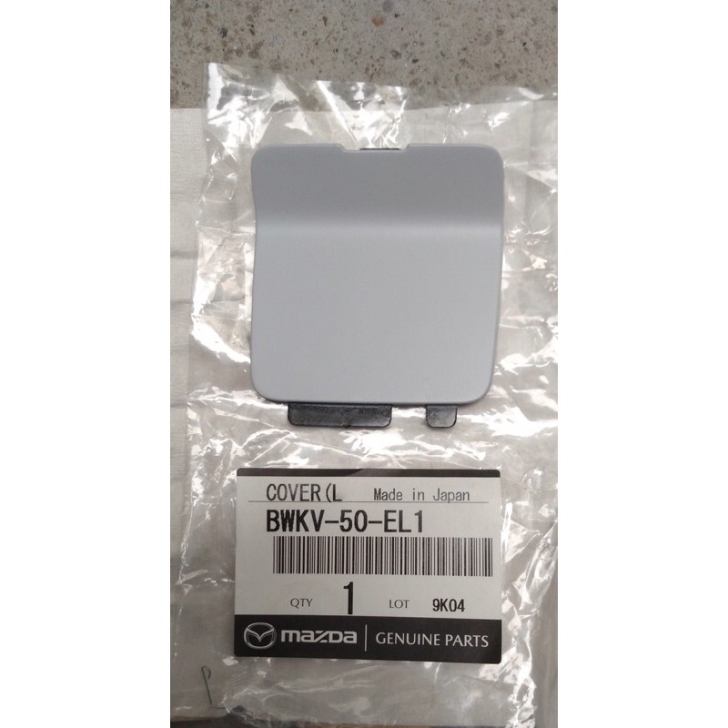 Nắp móc kéo sau Mazda 3 2018 hatchback