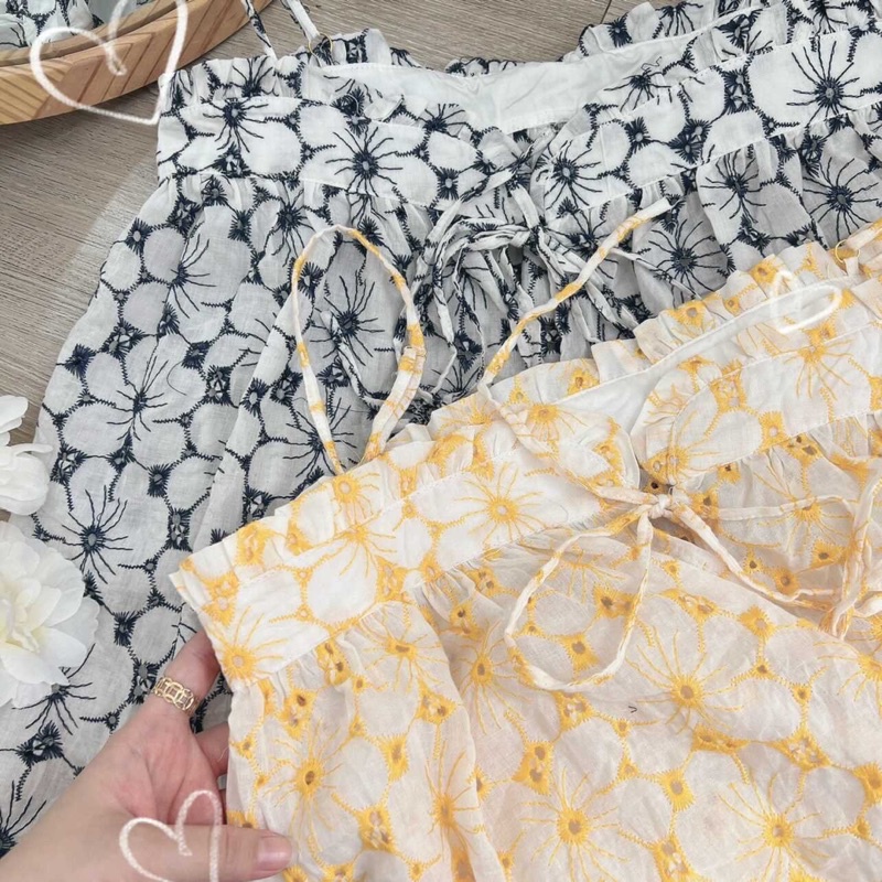 Set áo 2 dây peplum nơ ngực + quần short thêu hoa 2 màu