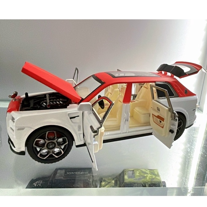 Mô hình siêu xe Rolls Royce Cullinan tỉ lệ 1:22 (Cỡ Lớn) chất liệu hợp kim cao cấp, có đèn và ánh sáng, lốp cao su