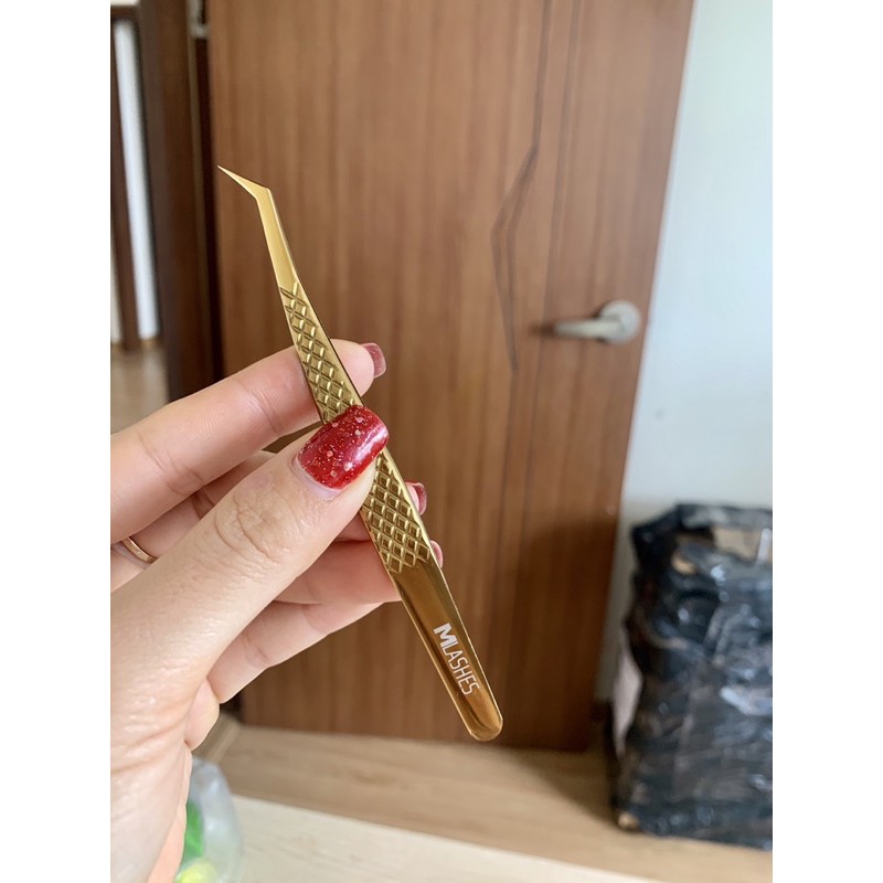 Nhíp hoa hồng đen