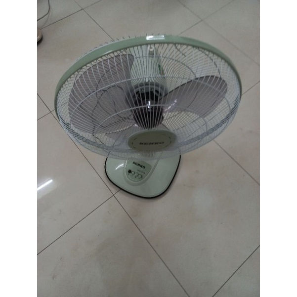 Quạt lửng thân nhựa Senko L1638