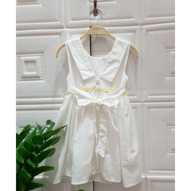 Váy trắng thêu hình gấu bông xinh xắn và cute cho bé gái