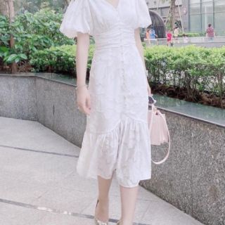 ĐẦM TRẮNG CỔ V  REN NỔI