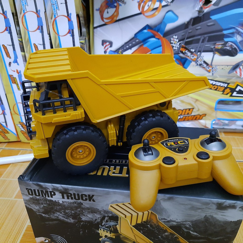 Xe tải dump truck 1:24 điều khiển từ xa sử dụng pin sạc 3.7v 14500 500mah sóng 2.4G