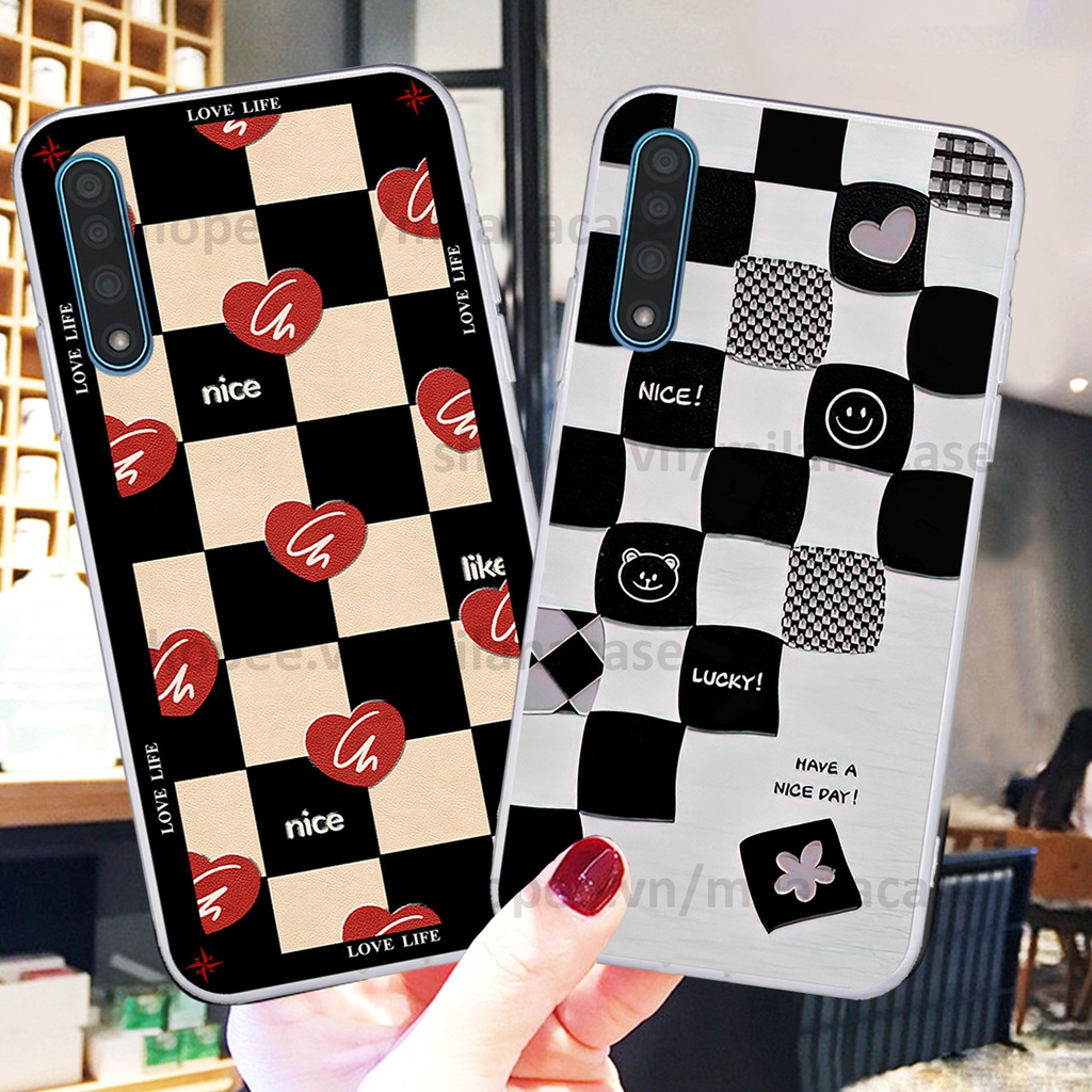 Ốp Vsmart Live in hình caro trái tim siêu đẹp, siêu nét đầy phong cách cá tính