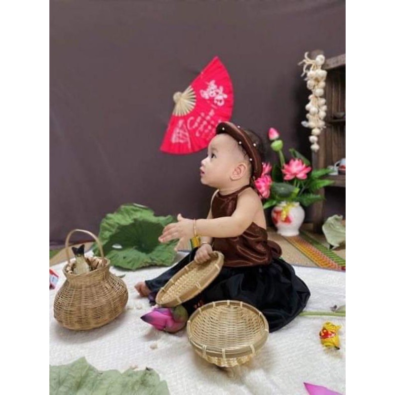 Yếm đào xinh cho bé