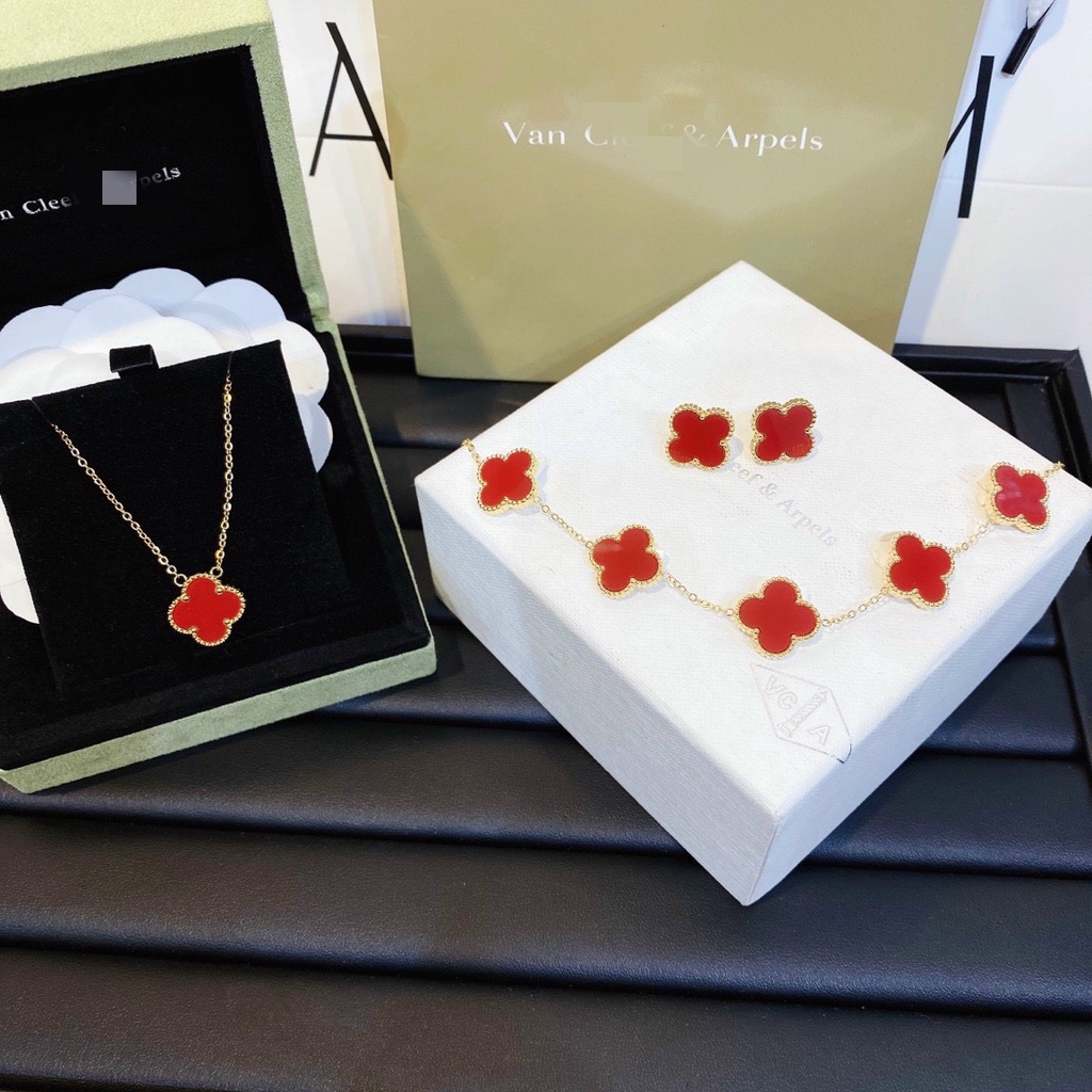 Set hoa tai van clff cỏ bốn lá đỏ có mẫu đeo MS07989