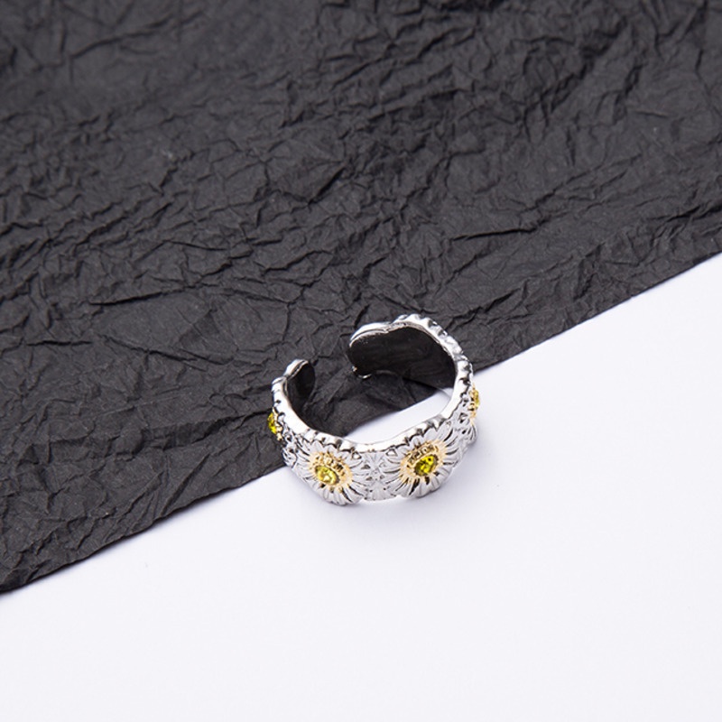 Nhẫn Đôi Họa Tiết Hoa Cúc Nhỏ Đính Kim Cương Thời Trang Cao Cấp