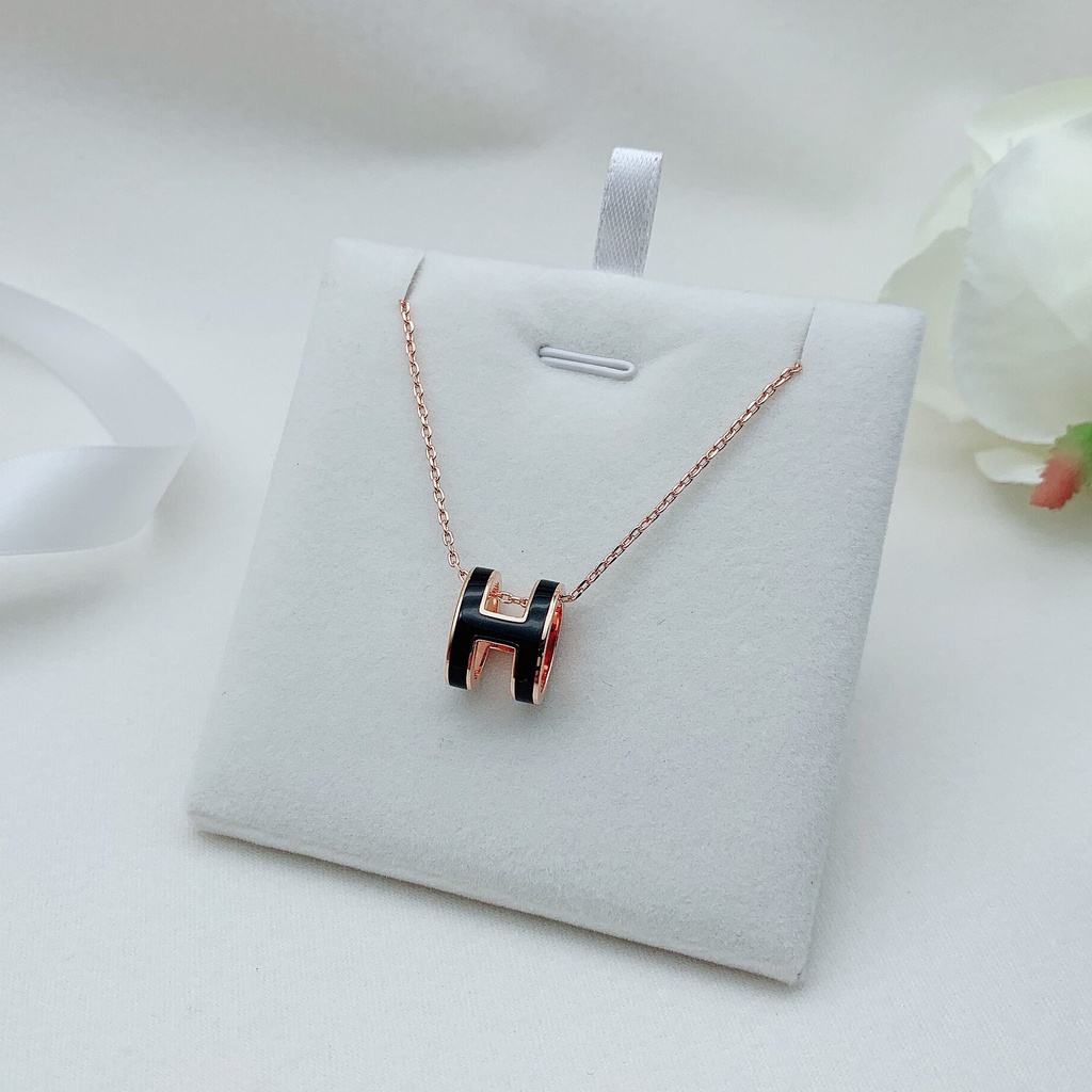 Vòng cổ mặt chữ H có 4 màu gắn đá sang trọng cho nữ