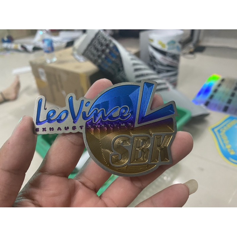 Tem titan leovince kích thước 7x9cm màu giao ngẫu nhiên