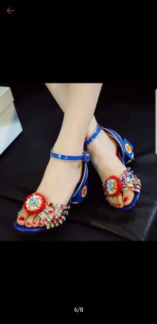 Guốc phong cách cổ điển