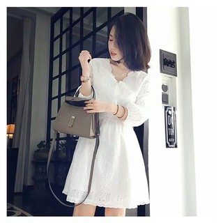 Đầm ren trắng xòe tiểu thư cổ tim tay phồng