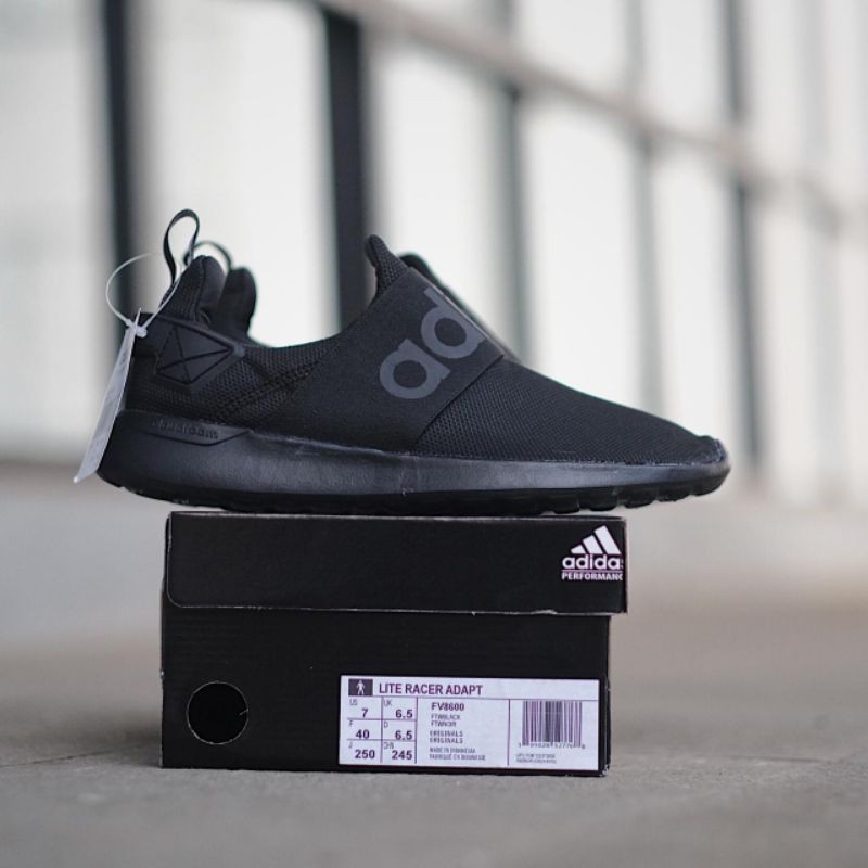 Giày thể thao Adidas màu đen