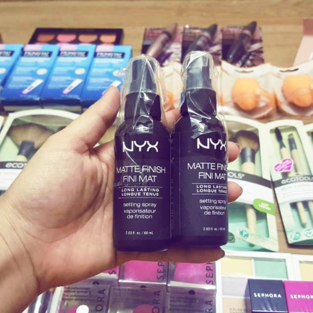 Xịt Khóa Nền Nyx
