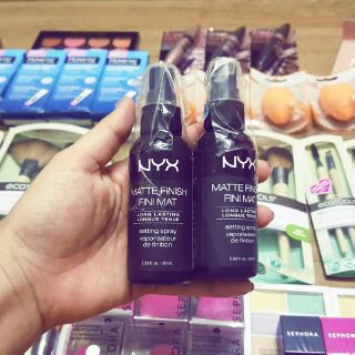 Xịt Khóa Nền Nyx