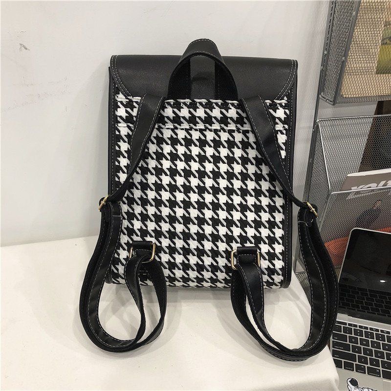 Balo nữ nắp gập khoá nam châm thời trang hoạ tiết zigzag kẻ đen trắng