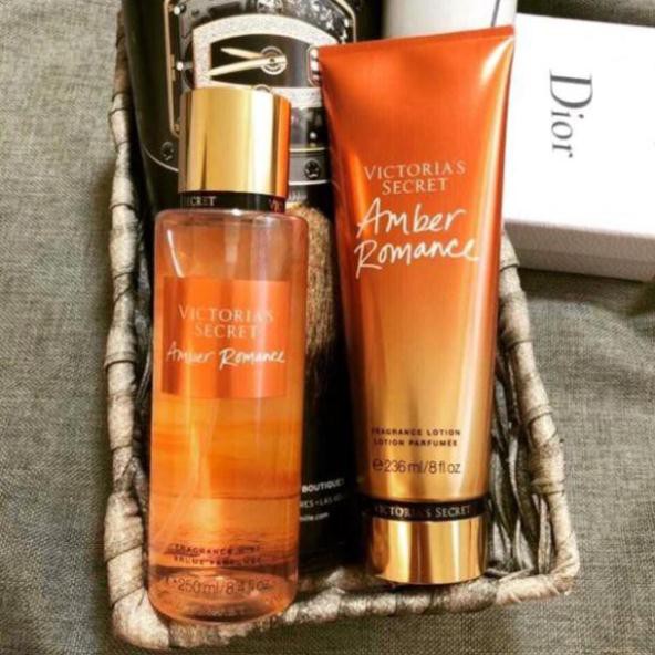(𝐍𝐞𝐰) Xịt Thơm Body Mist Victoria’s Secret - 𝐀𝐌𝐁𝐄𝐑 𝐑𝐎𝐌𝐀𝐍𝐂𝐄 30ml/50ml/100ml | BigBuy360 - bigbuy360.vn