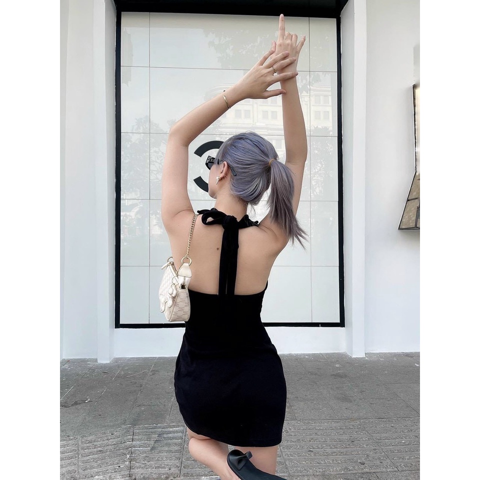 Đầm đen cổ vest cột dây nơ sau cổ sexy, siêu cá tính