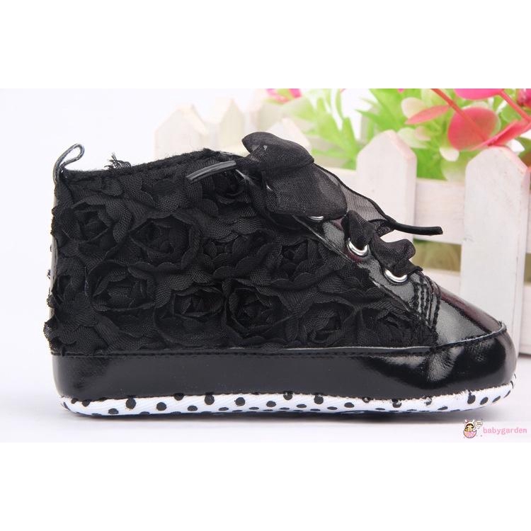 Giày tập đi đế mềm chống trượt đính hoa giả xinh xắn cho bé gái