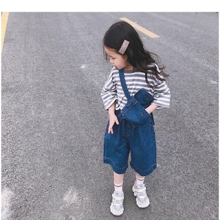 Set áo kẻ tay lỡ quần jean ống rộng kèm túi bé gái