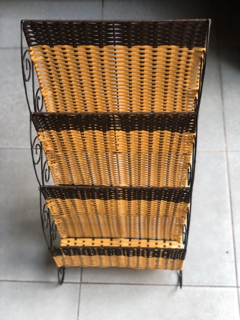 Kệ để báo 3 ngăn - KT: 30x65x25