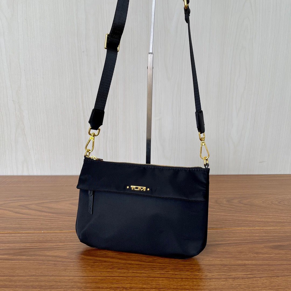 Tumi TUMI TUMI4934770Túi Đeo Chéo Một Dây Vista Series Với Nhiều Chức Năng Thiết Kế Cho Nữ.