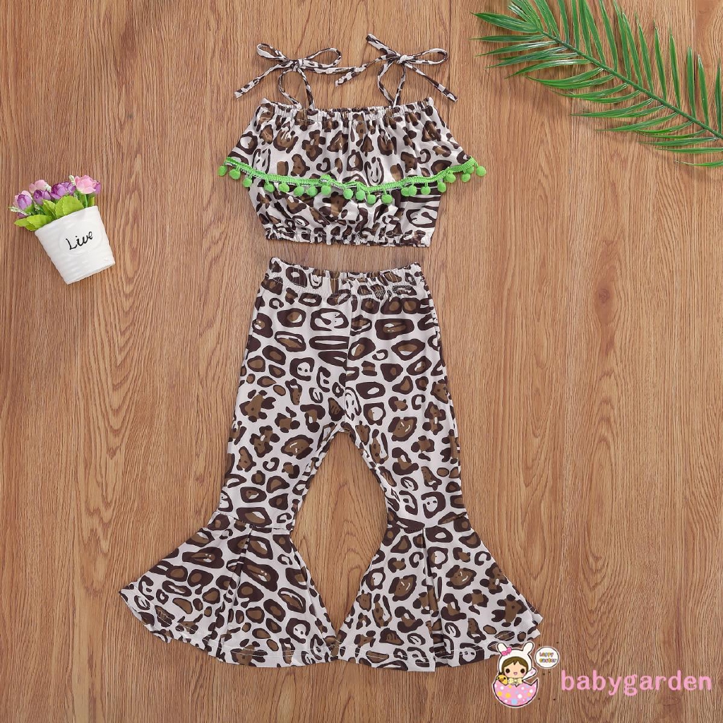 Áo sát nách phối tua rua và quần ống loe cho bé gái