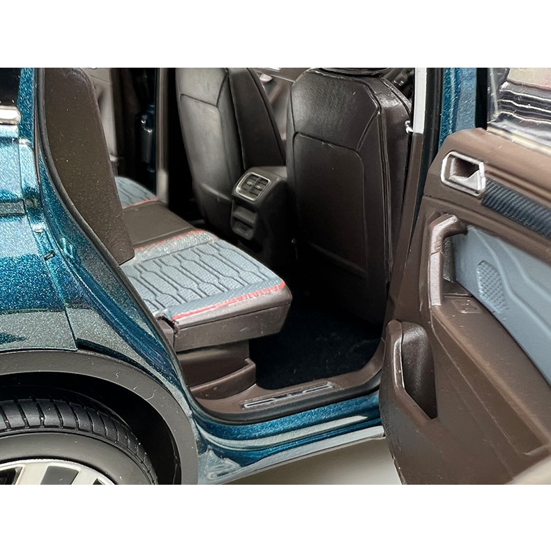 Mô hình xe Volkswagen TIGUAN L 2022 SUV tỉ lệ 1:18