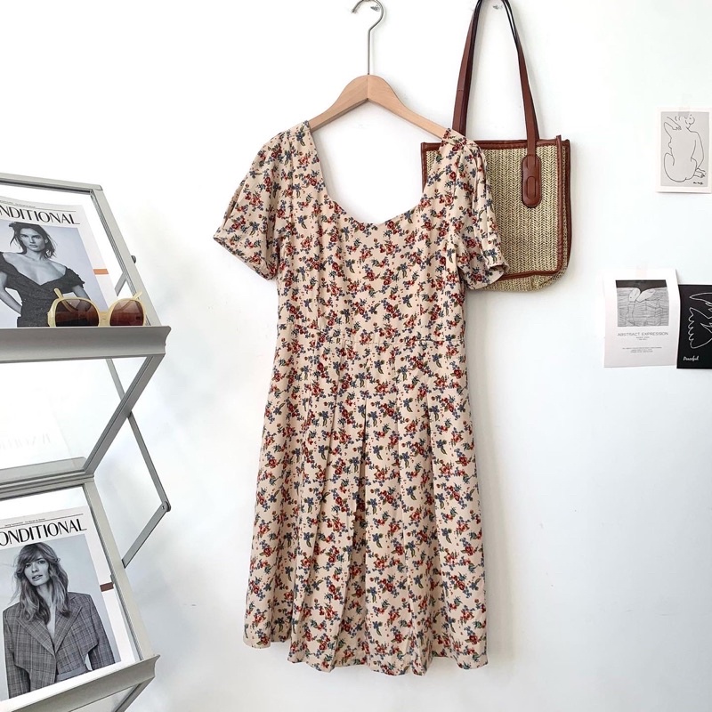Đầm hoa cut out lưng