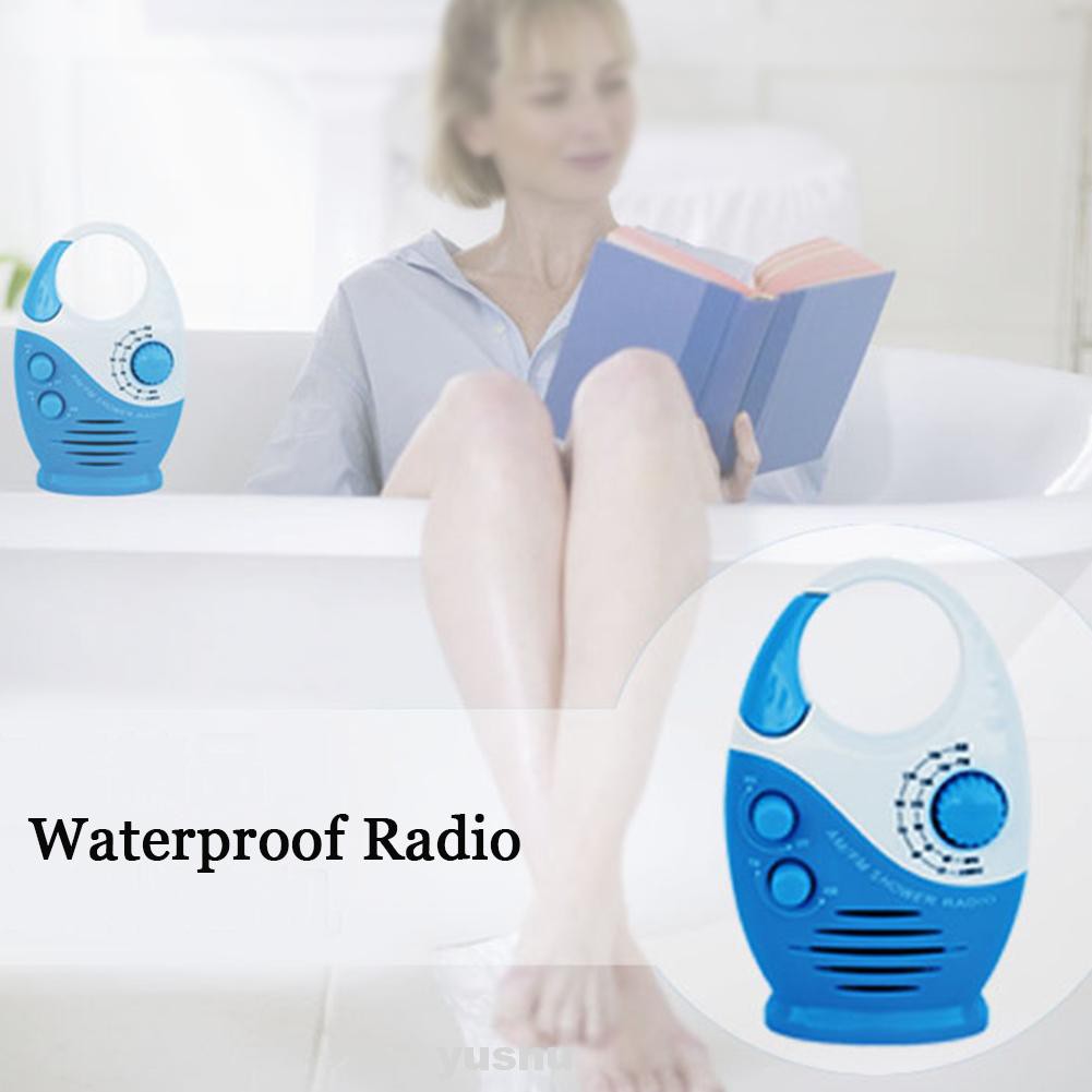 Đài phát thanh nghe nhạc sử dụng pin thiết kế nhỏ gọn chống nước có quai cầm phía trên tiện dụng khi đi tắm