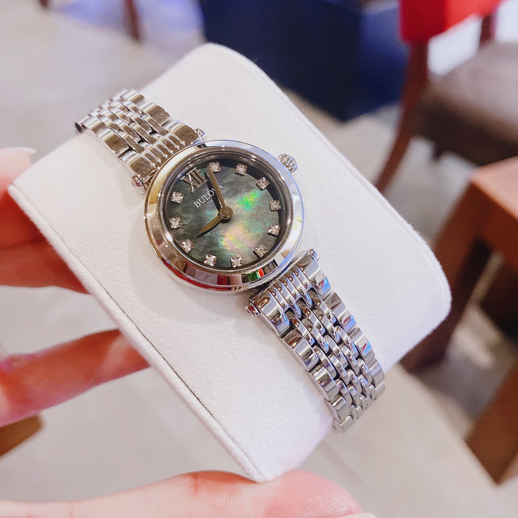 Đồng hồ nữ 𝐁𝐮𝐥𝐨𝐯𝐚 𝐃𝐢𝐚𝐦𝐨𝐧𝐝 𝟗𝟔𝐏𝟏𝟔𝟗 xinh hết nấc