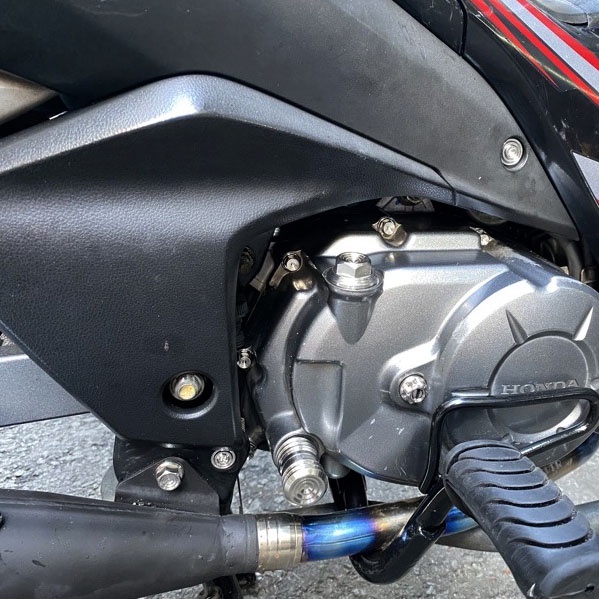 Chụp giò đạp Salaya inox 304 mẫu thái cao cấp gắn được cho nhiều dòng xe máy Wave, Sirius, Winner, Exciter, Raider,...